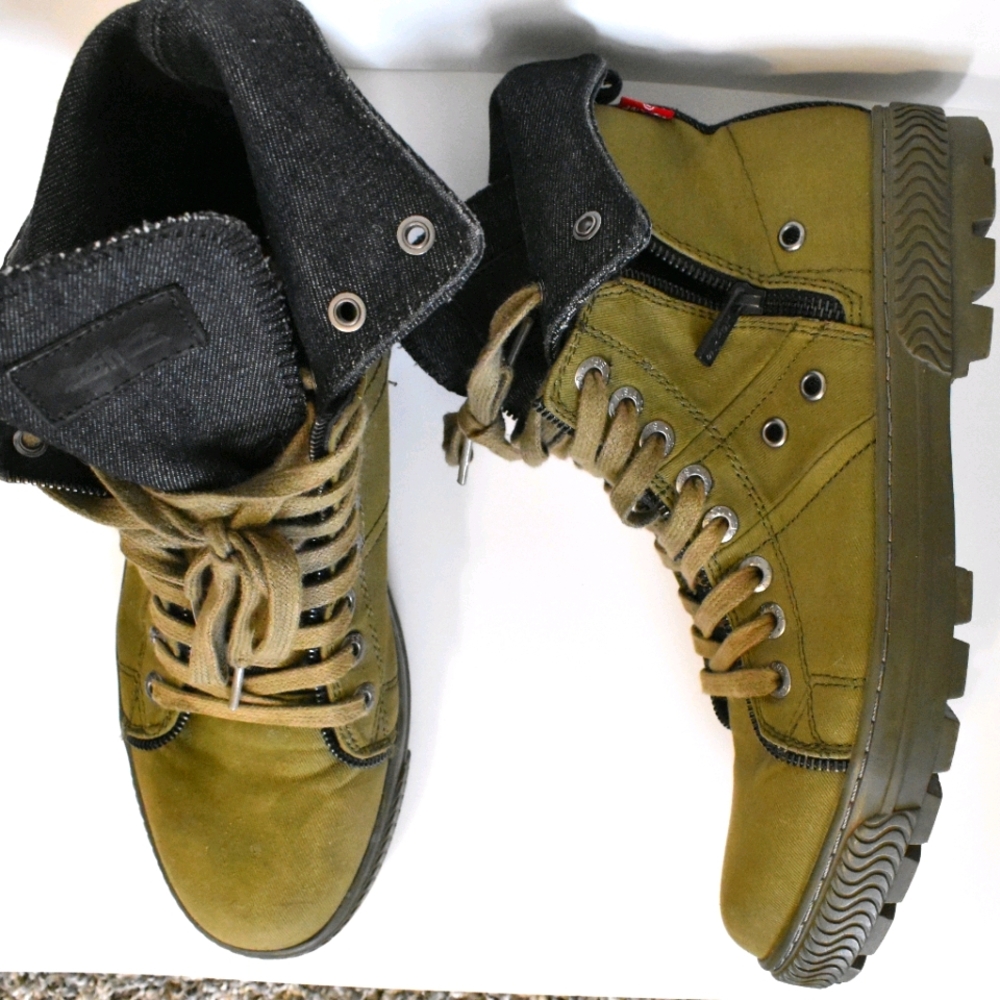 Shoes - Picture 2 of 2